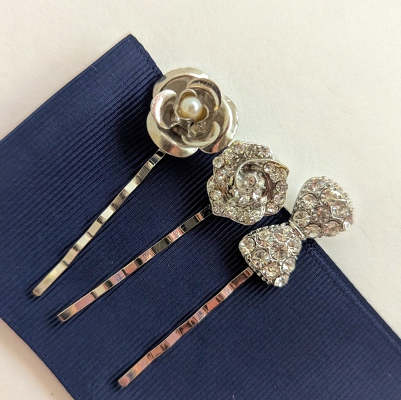 🆕 Rosette & Bow Silver bobby pin set - Picture 1 of 6